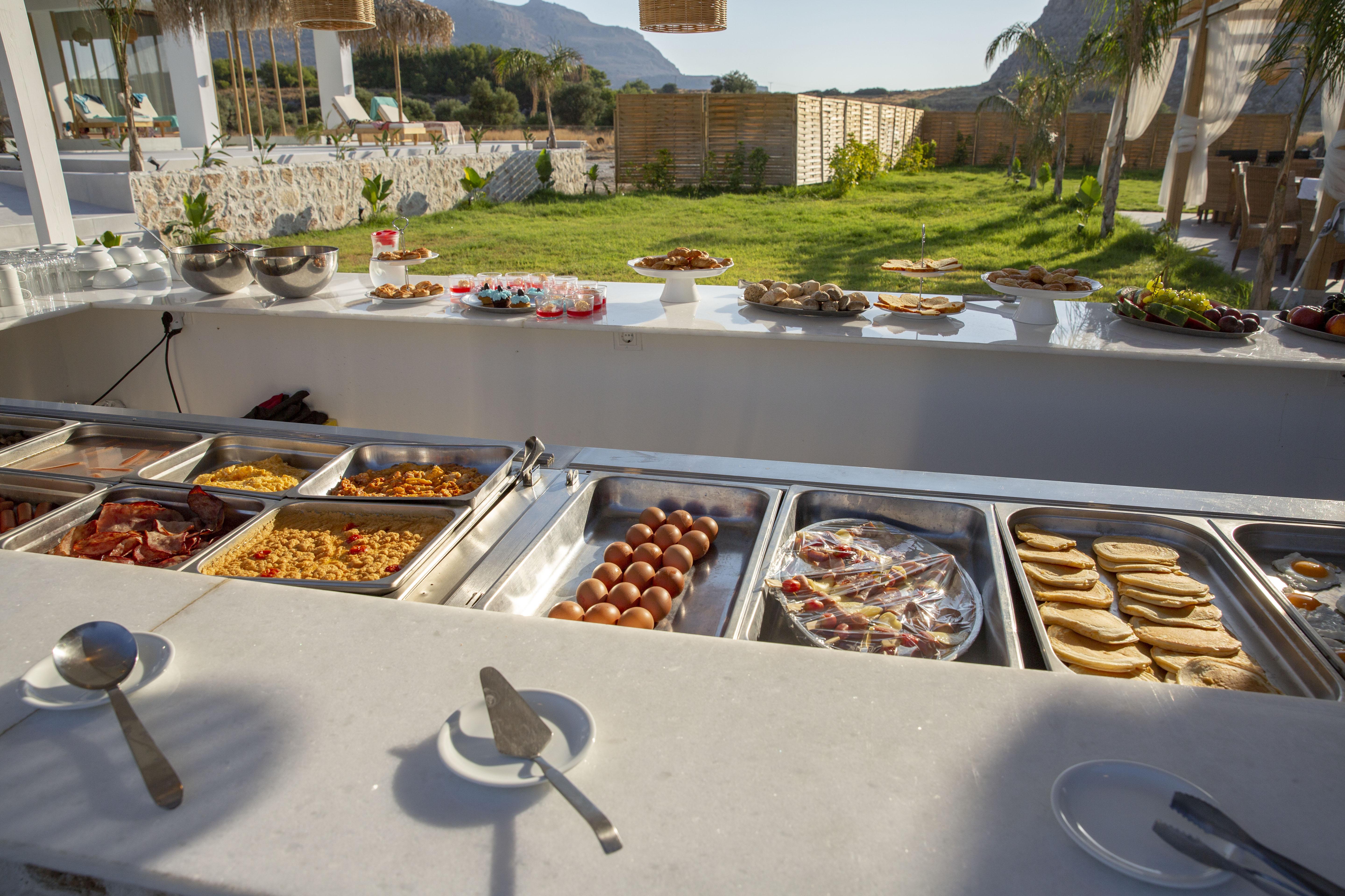 Alia Luxury And Hotel 3*