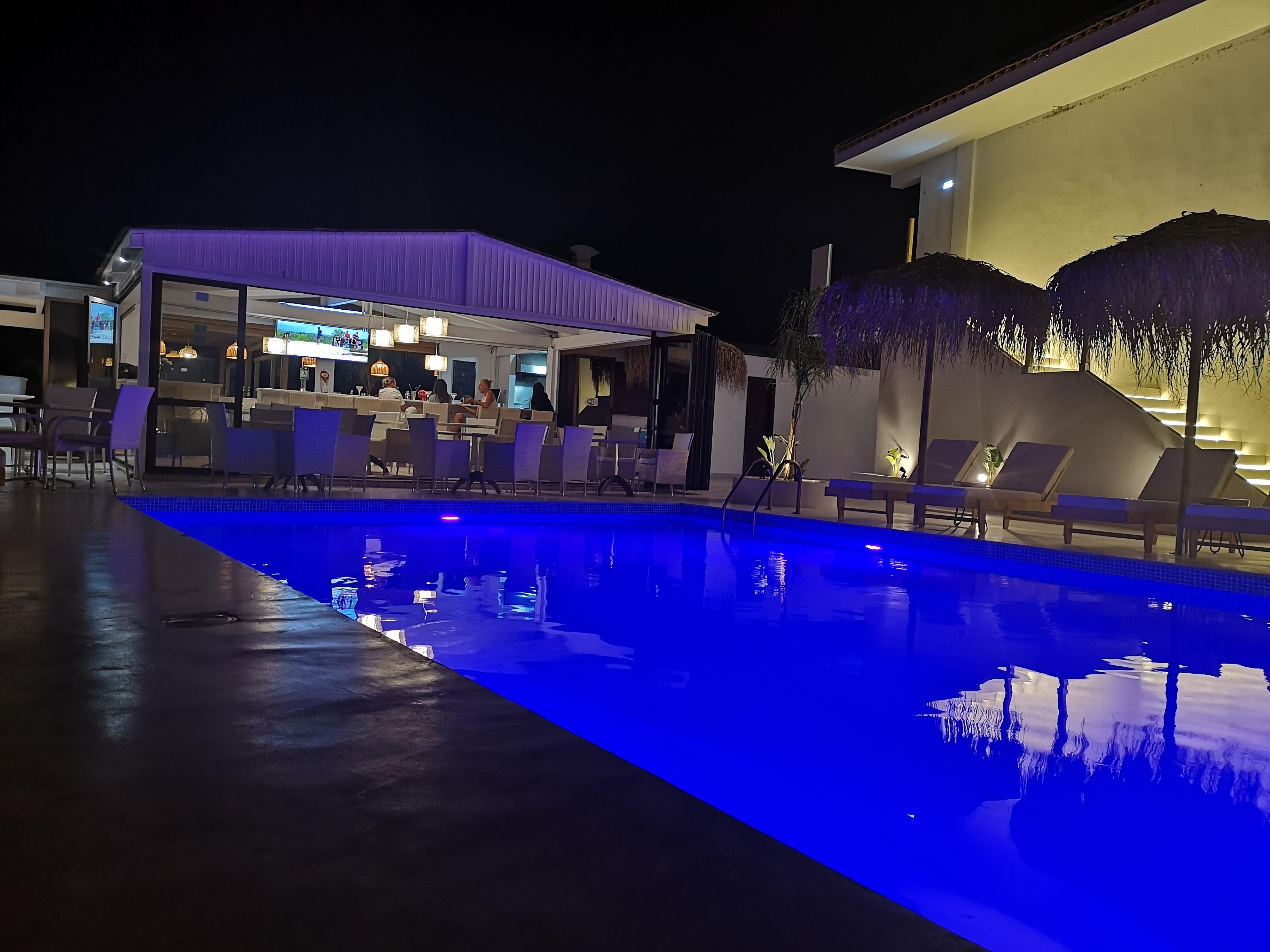 Alia Luxury And Hotel Charaki