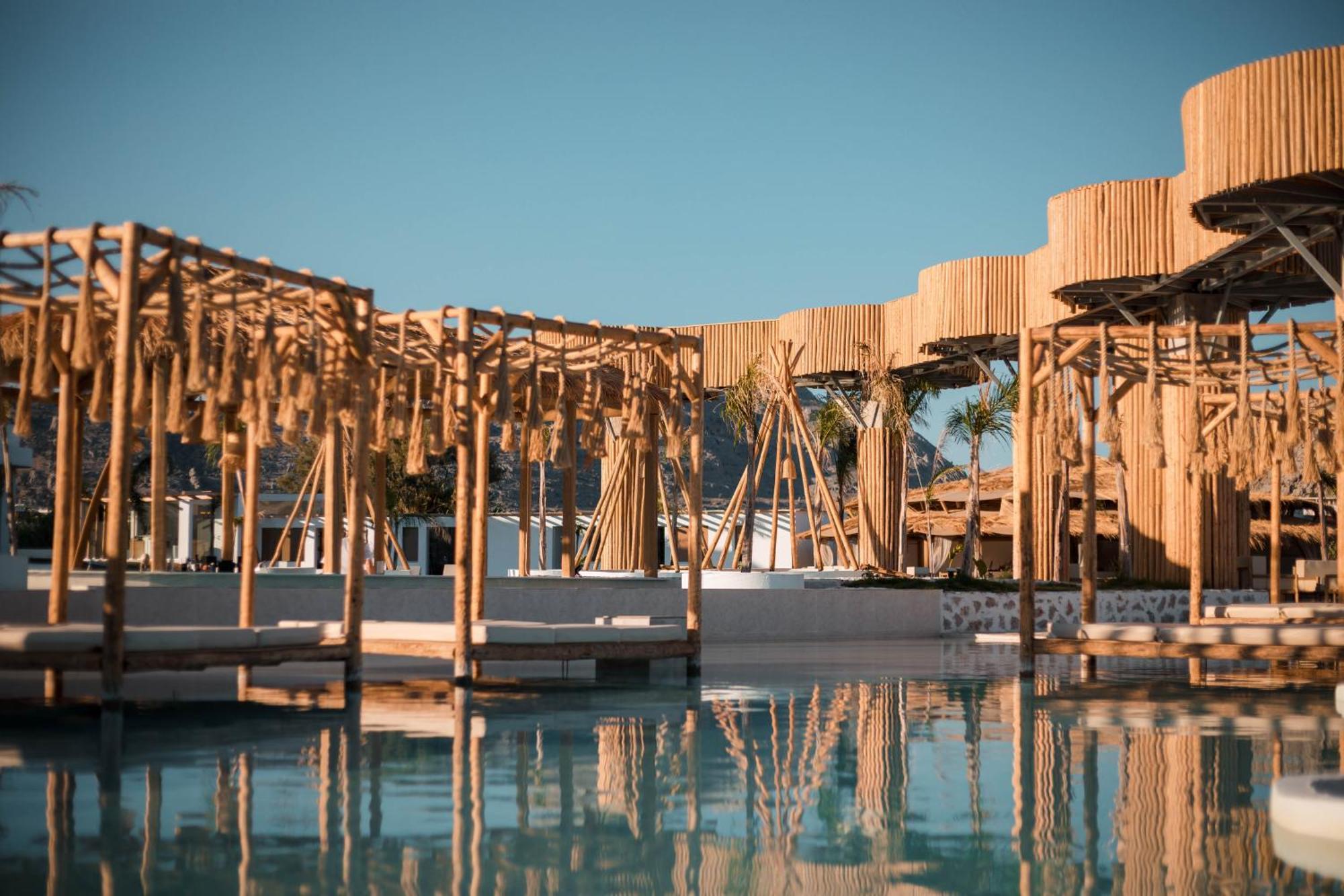 Alia Luxury And Hotell Haraki