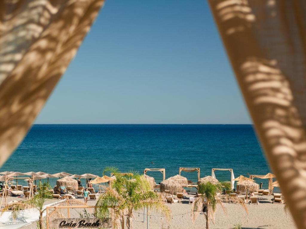 Alia Luxury And Hotel Charaki